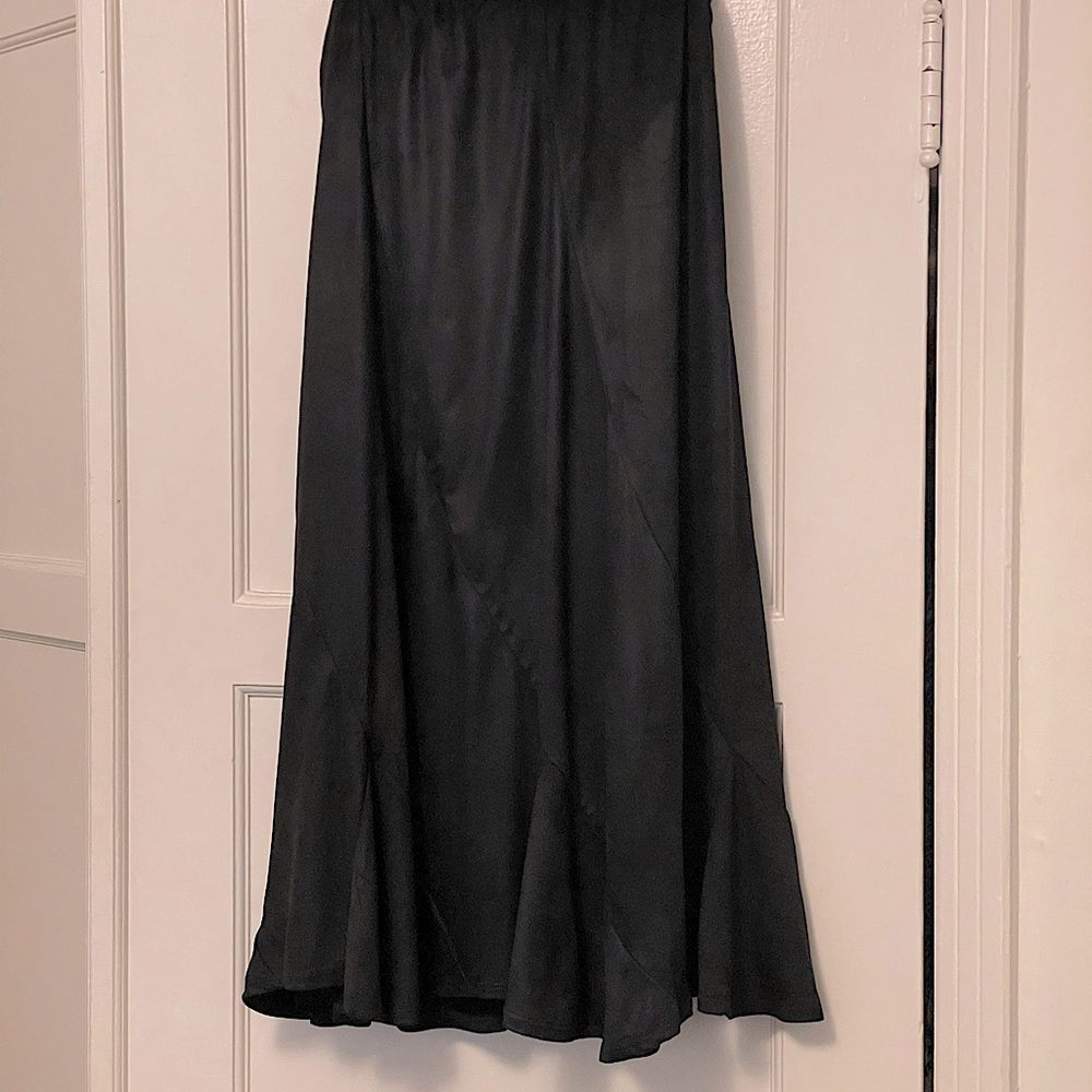 New with tags, Urban Coco midi skirt.
